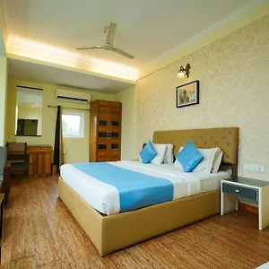 Oyo 1684 Malabar ** Kozhikode