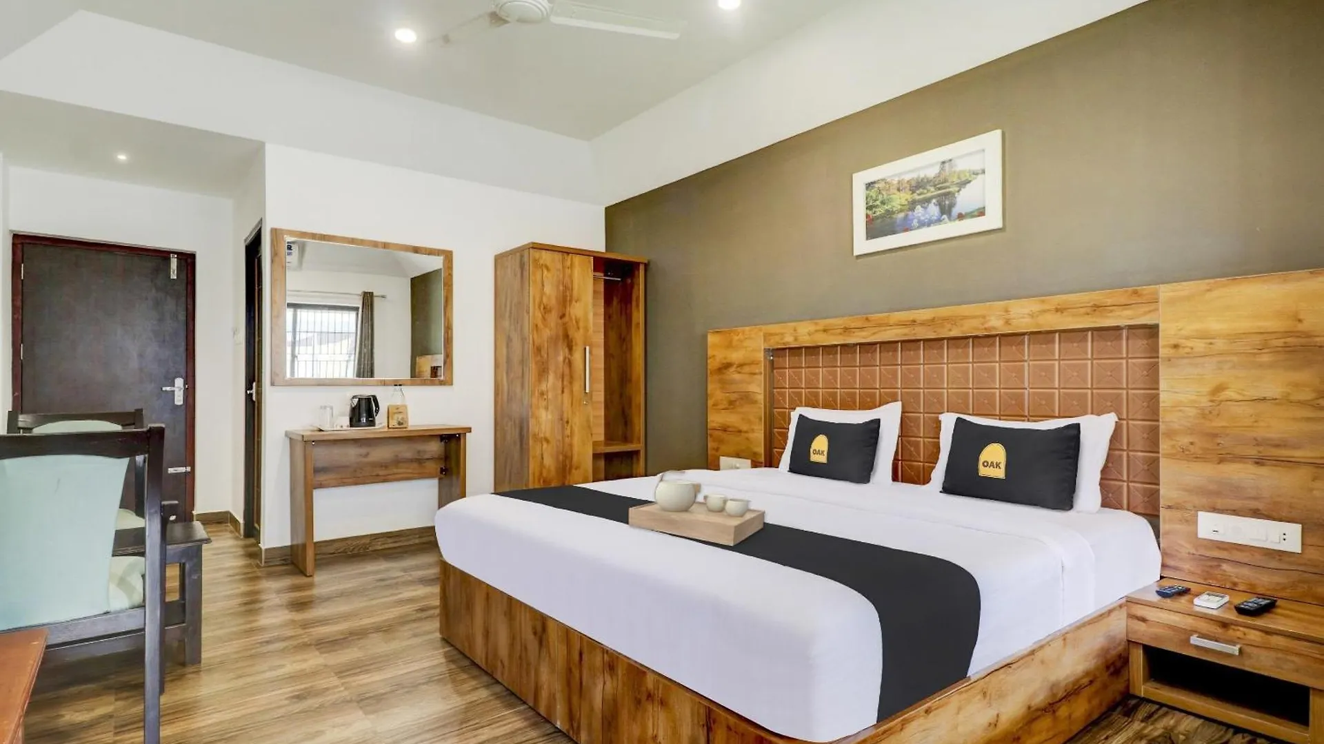 Hotel Townhouse Oak Central Suits Kozhikode