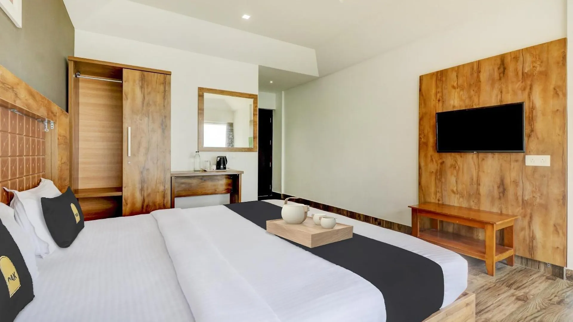 Hotel Townhouse Oak Central Suits Kozhikode